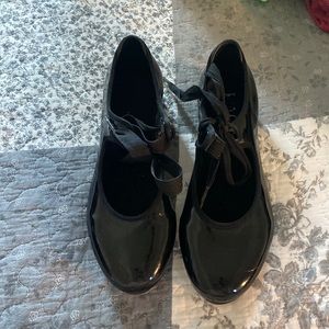 Bloch size 1 girls tap shoes.